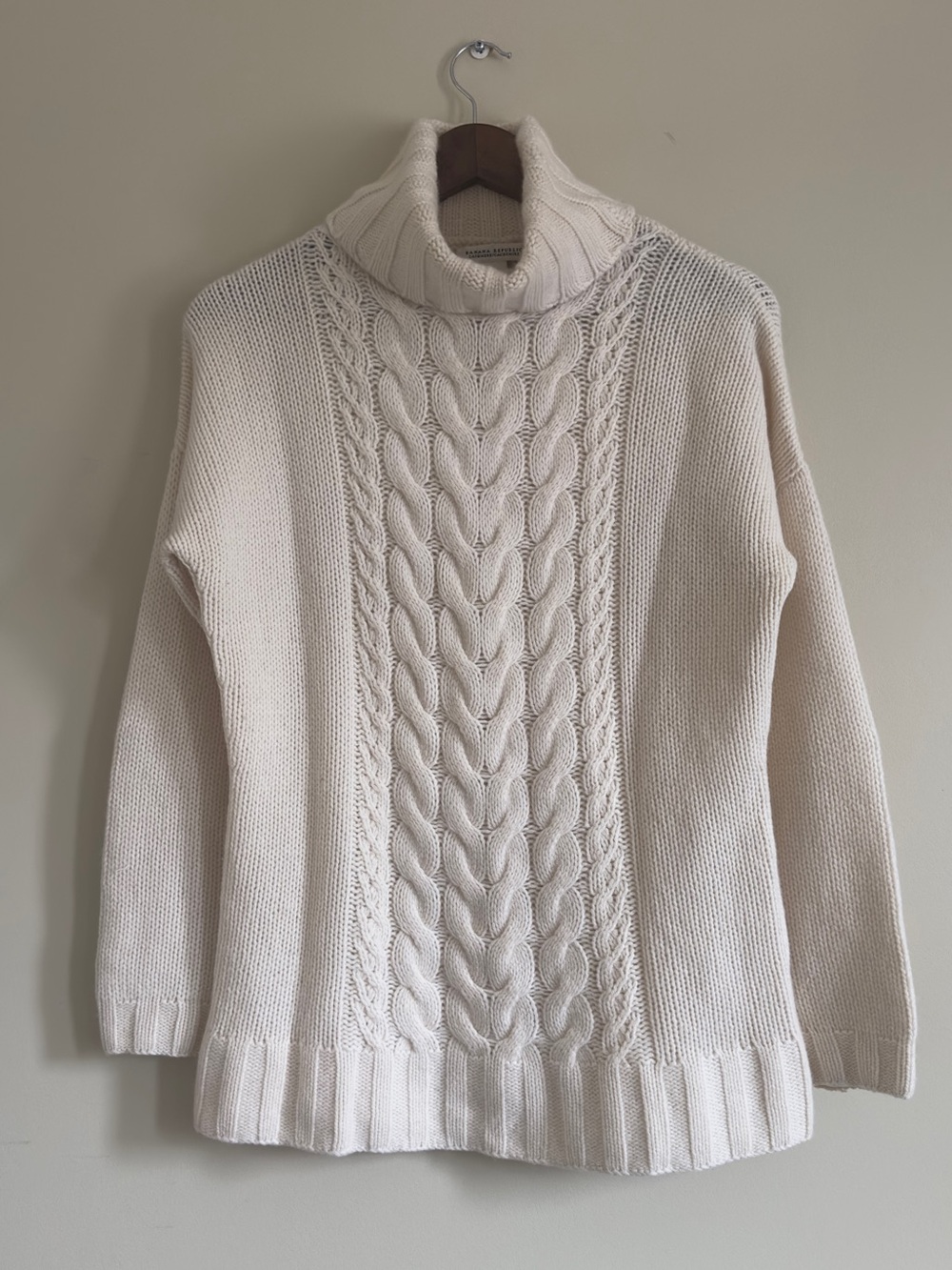 Banana Republic 100% Cashmere Chunky Cable Knit Turtleneck Sweater in Cream